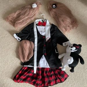 Amazon Small Junko Enoshima Cosplay + Amazon Junko Enoshima Wig + Monokuma Plush